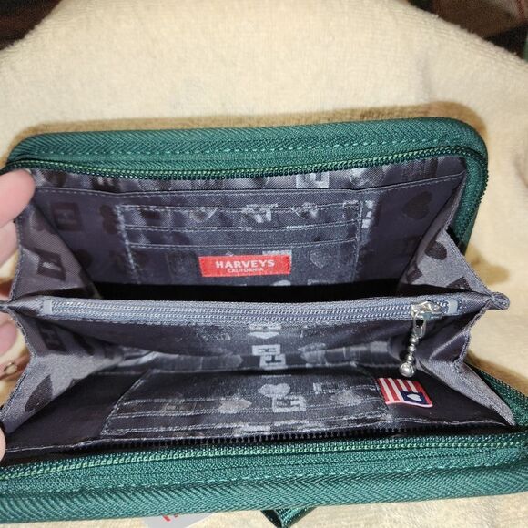 Like New! Harvey's Seatbelt Classic Green Zip Close Classic Wallet - Picture 3 of 3